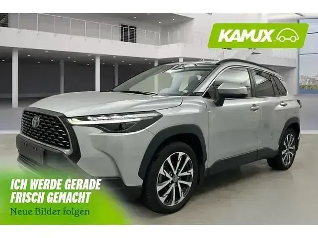 Gebraucht Toyota Corolla Cross Team 197 PS (144 kW) 2022 Silver metallic SUV