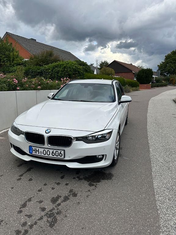 Weiß Gebraucht 2013 BMW 316 Kombi | 7.000 € (Fairer Preis) - Bild 1/4