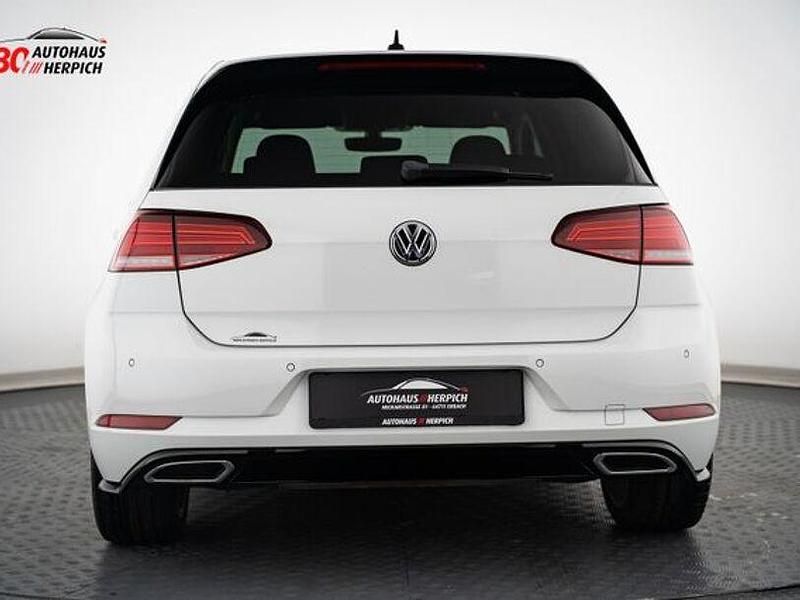 Gebraucht VW Golf VII R-line 125 PS (91 kW) 2018 Pure white Limousine