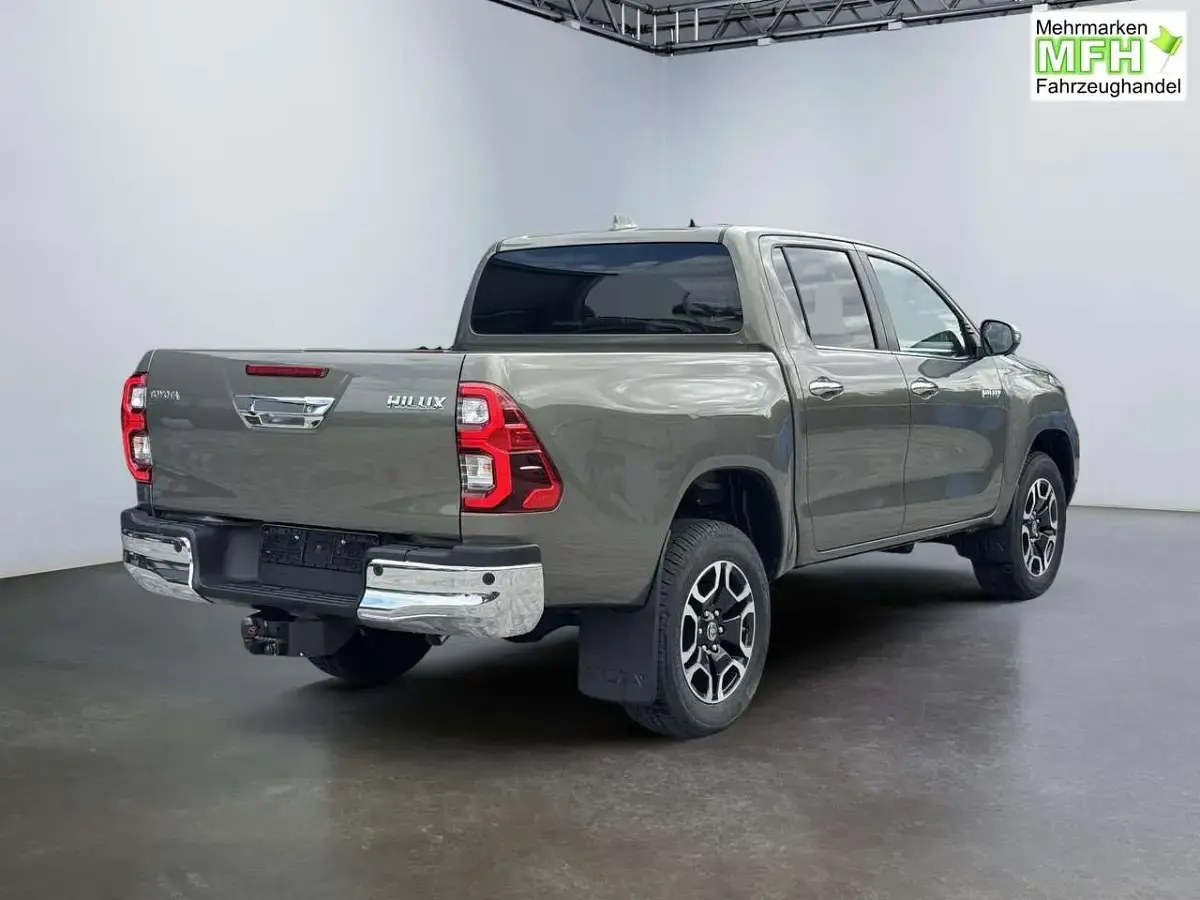 Neu Toyota HiLux Executive 204 PS (150 kW) 2026 Bronze metallic Pickup