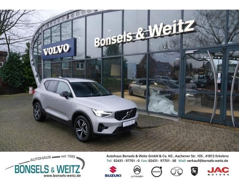 Silber metallic Gebraucht 2024 Volvo XC40 Plus SUV | 36.750 € (Fairer Preis) - Bild 1/4