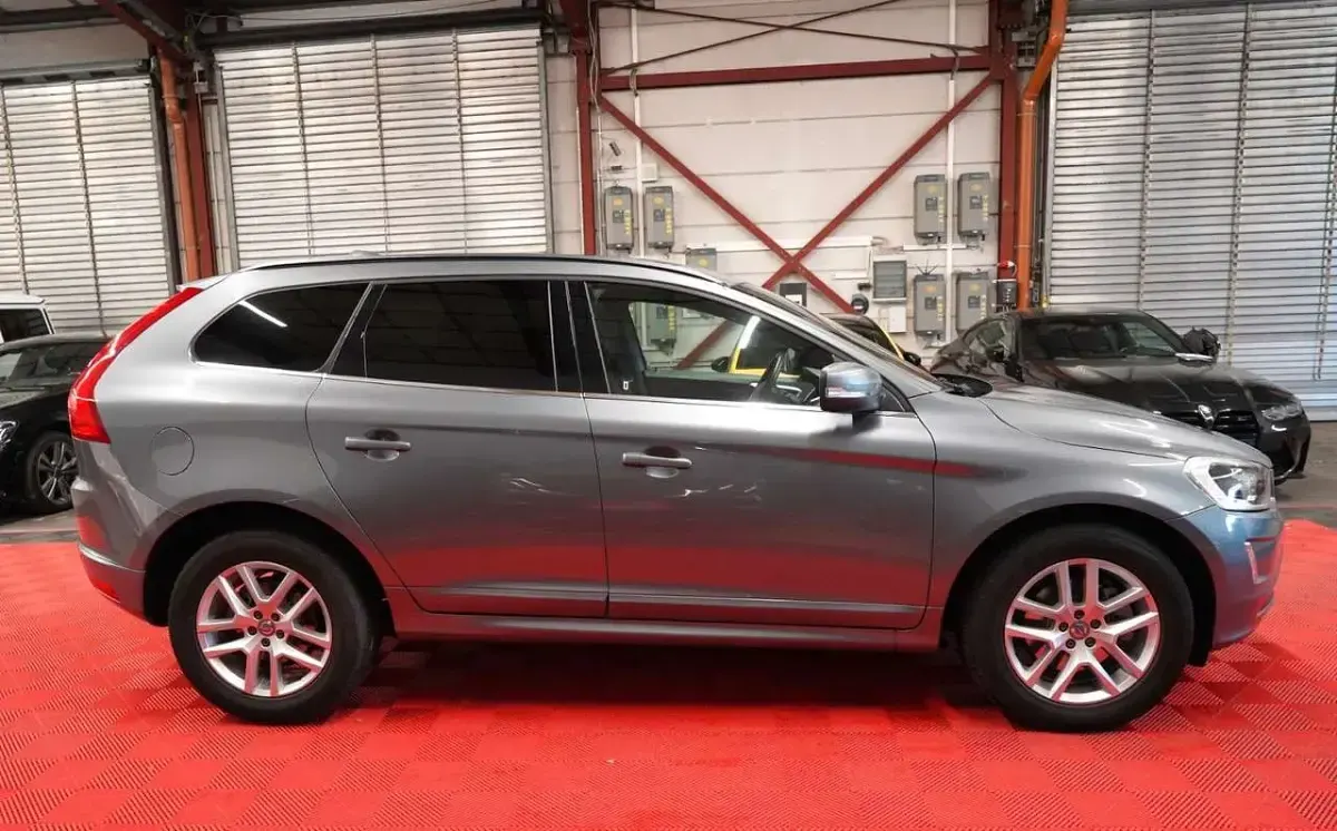 Gebraucht Volvo XC60 Momentum 190 PS (139 kW) 2016 Grau SUV