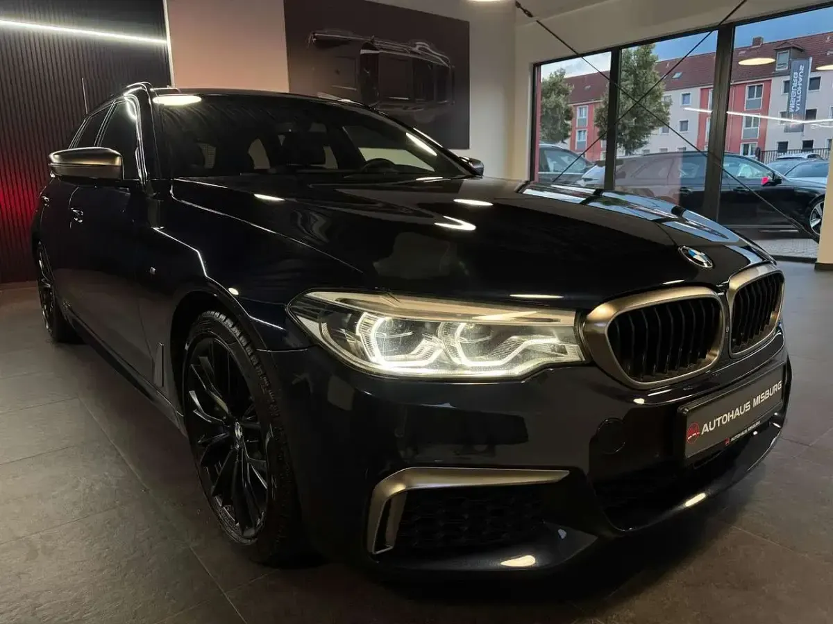 Gebraucht BMW 550 400 PS (294 kW) 2019 Carbonschwarz Kombi