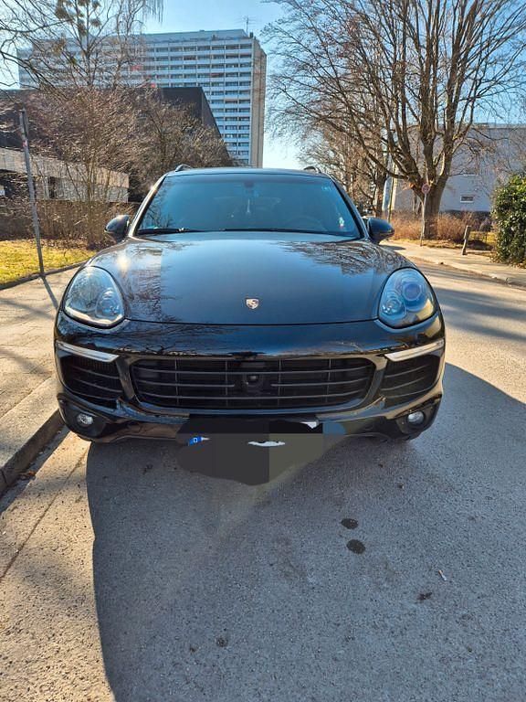 Schwarz Gebraucht 2017 Porsche Cayenne Platinum Edition SUV | 31.500 € (Fairer Preis) - Bild 1/4