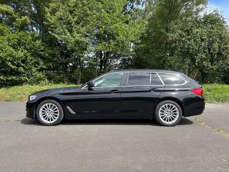 Schwarz Gebraucht 2018 BMW 520 Kombi | 19.800 € (Superpreis) - Bild 1/4
