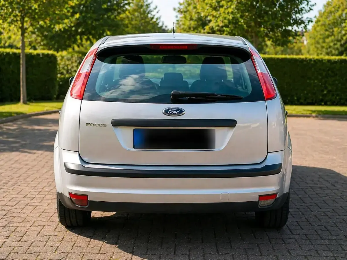 Gebraucht Ford Focus 101 PS (74 kW) 2005 Silber Limousine