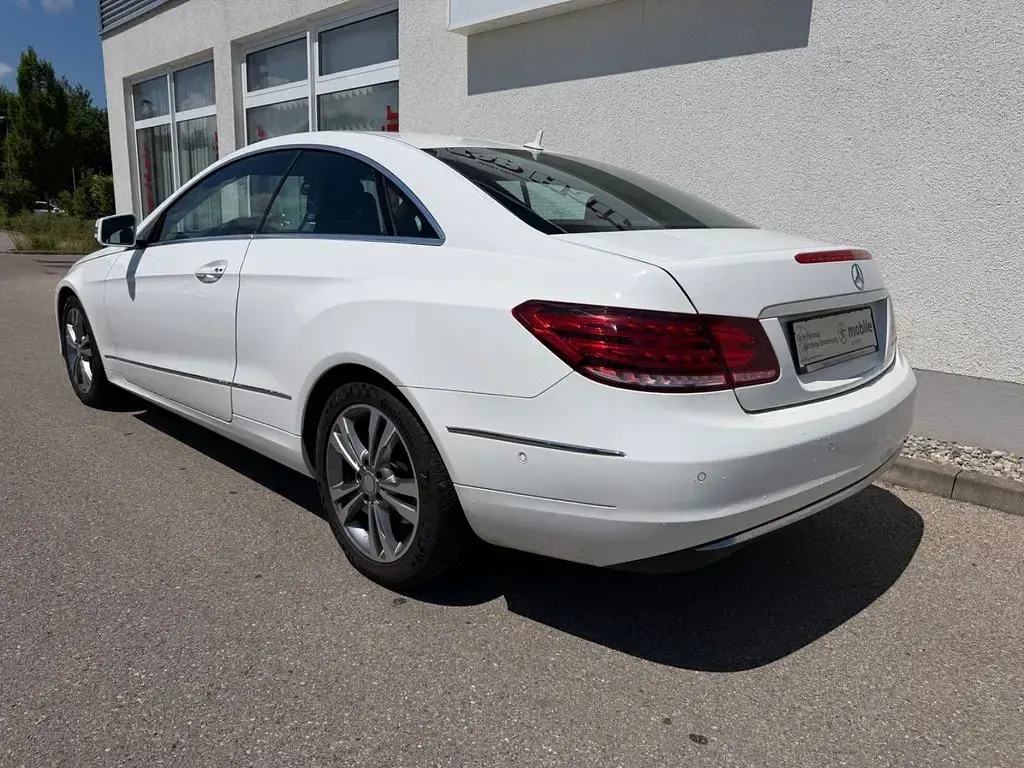 Gebraucht Mercedes E200 184 PS (135 kW) 2014 Weiß Coupé