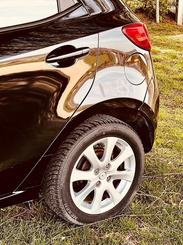 Second-hand Mazda 2 75 CP (55 kW) 2009 Negru Hatchback