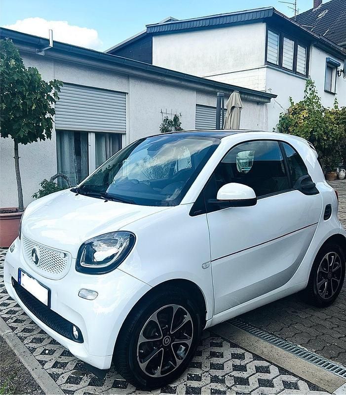 Weiß Gebraucht 2015 Smart ForTwo Coupé Prime Kleinwagen | 10.000 € (Guter Preis) - Bild 1/4