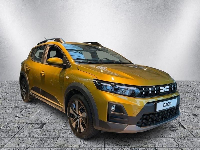 Neu Dacia Sandero Expression 110 PS (80 kW) 2025 Gelb Limousine