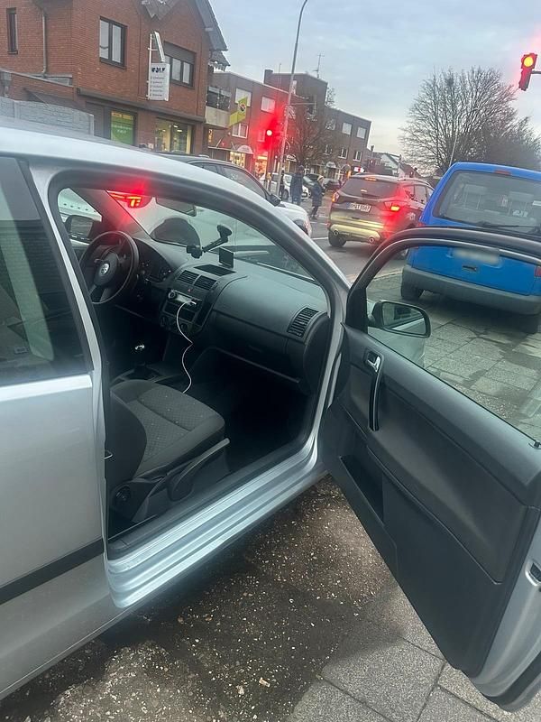 Gebraucht VW Polo 75 PS (55 kW) 2003 Silber Kleinwagen