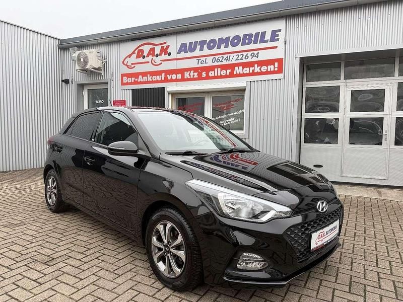 Schwarz Gebraucht 2019 Hyundai i20 YES! Limousine | 12.990 € (Fairer Preis) - Bild 1/4