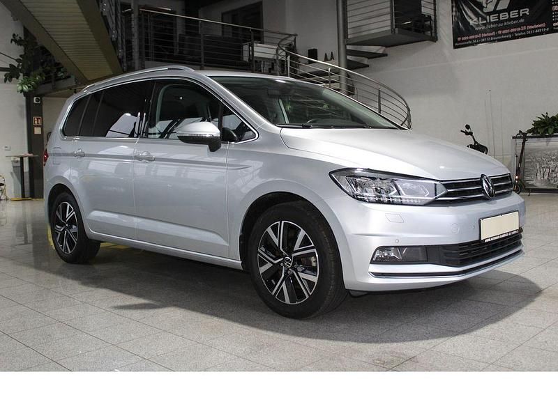 Gebraucht VW Touran 150 PS (110 kW) 2022 Silber Van / Kleinbus