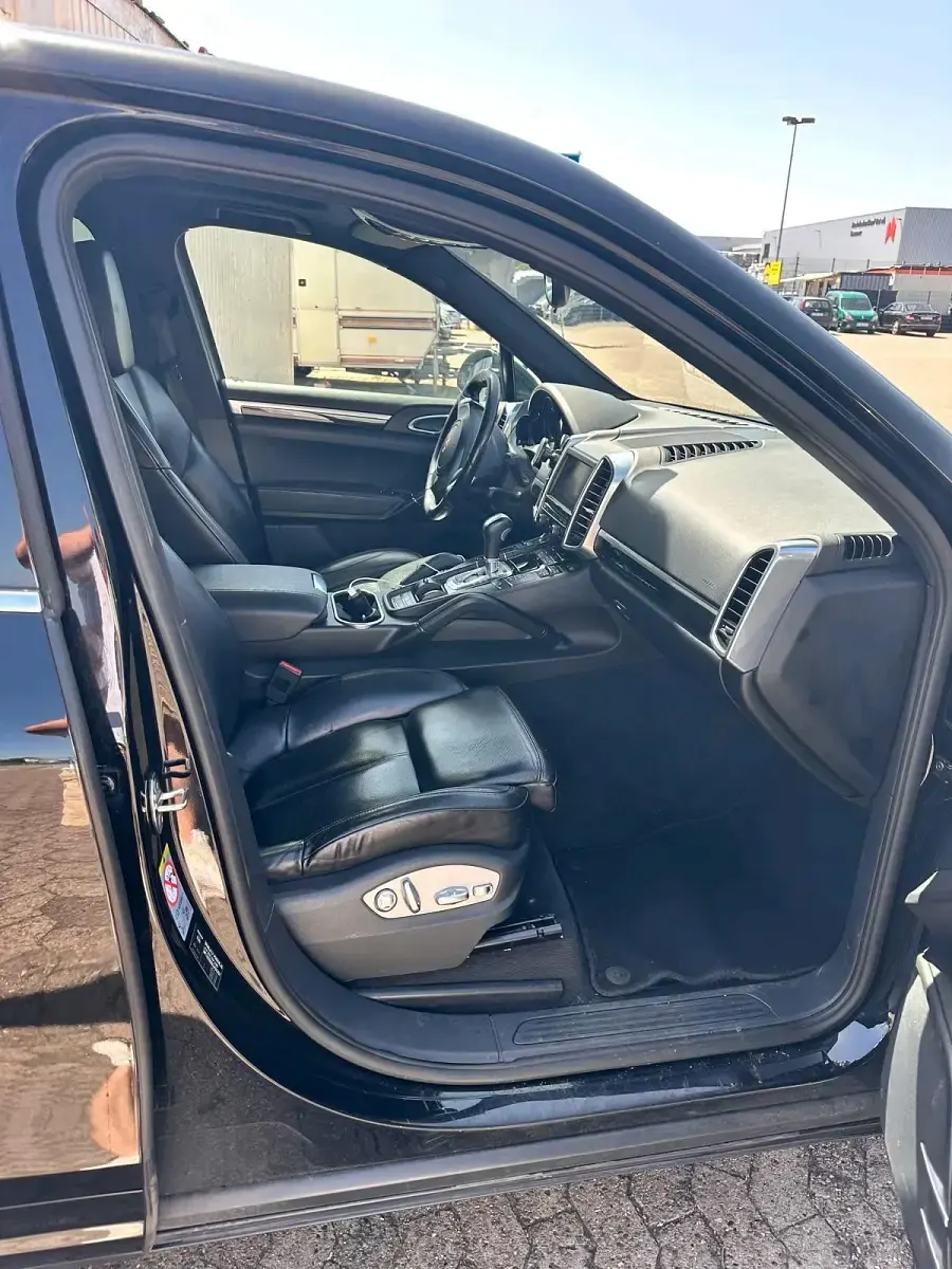 Gebraucht Porsche Cayenne 245 PS (180 kW) 2012 Schwarz SUV