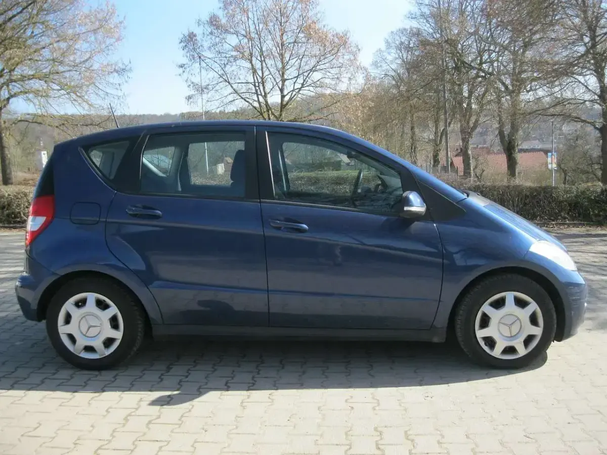 Gebraucht Mercedes A150 95 PS (69 kW) 2012 Blau Limousine