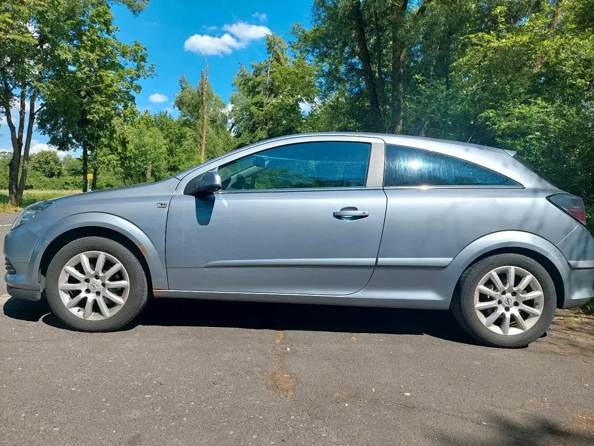 Gebraucht Opel Astra GTC Cosmo 140 PS (102 kW) 2006 Silber Coupé