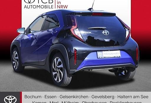 Neu Toyota Aygo X 72 PS (52 kW) 2025 Blau SUV