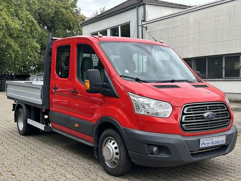 Gebraucht Ford Transit Trend 131 PS (96 kW) 2018 Rot Van / Kleinbus