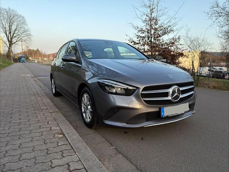 Gebraucht Mercedes B200 150 PS (110 kW) 2020 Grau Van / Kleinbus