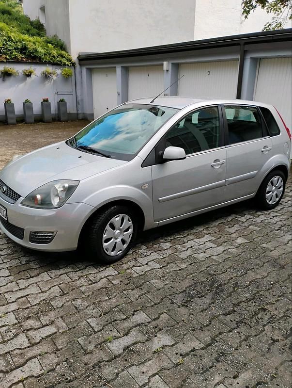 Silber Gebraucht 2008 Ford Fiesta Kleinwagen | 1.000 € (Guter Preis) - Bild 1/4
