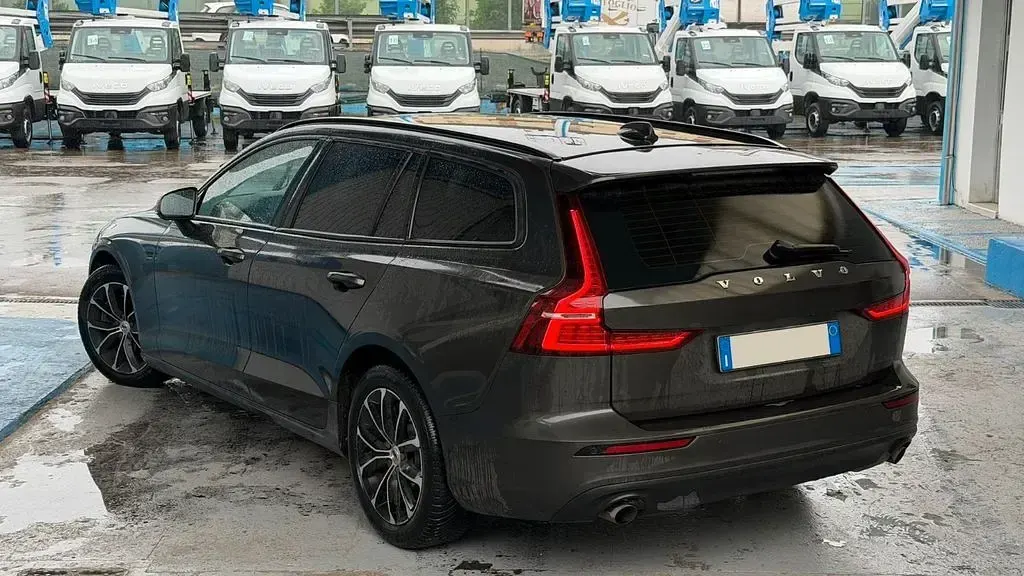 Gebraucht Volvo V60 197 PS (144 kW) 2021 Grau Kombi