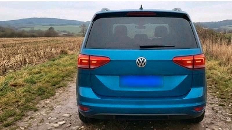 Gebraucht VW Touran Trendline 114 PS (83 kW) 2016 Blau Van / Kleinbus