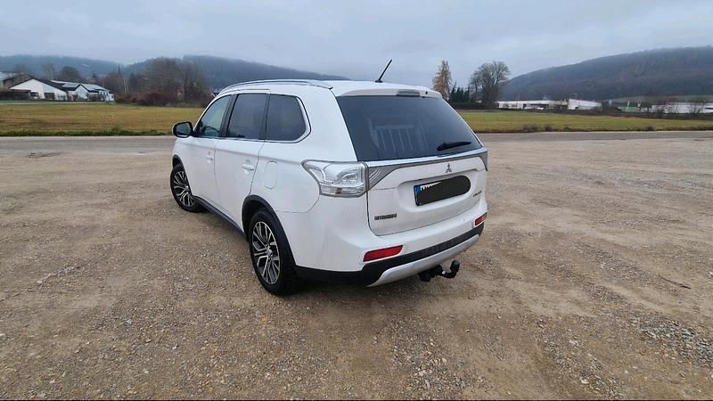 Gebraucht Mitsubishi Outlander 150 PS (110 kW) 2015 Weiß SUV