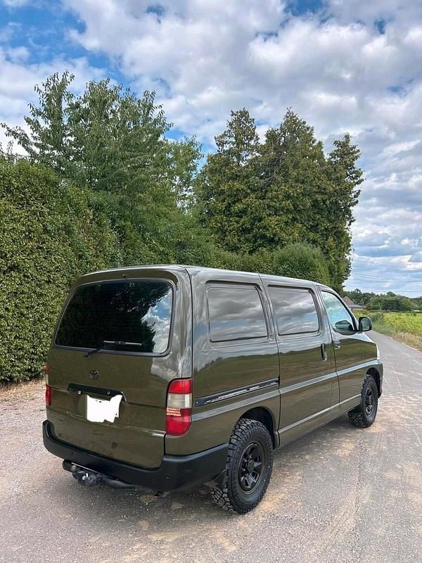 Gebraucht Toyota HiAce 117 PS (86 kW) 2011 Grün Van / Kleinbus