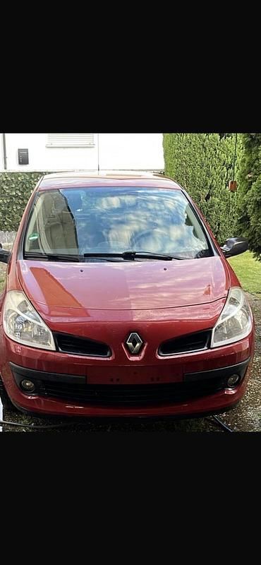 Gebraucht Renault Clio II 60 PS (44 kW) 2005 Rot Kleinwagen