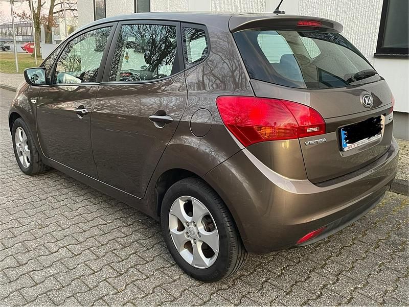 Gebraucht Kia Venga 90 PS (66 kW) 2013 Braun Kleinwagen