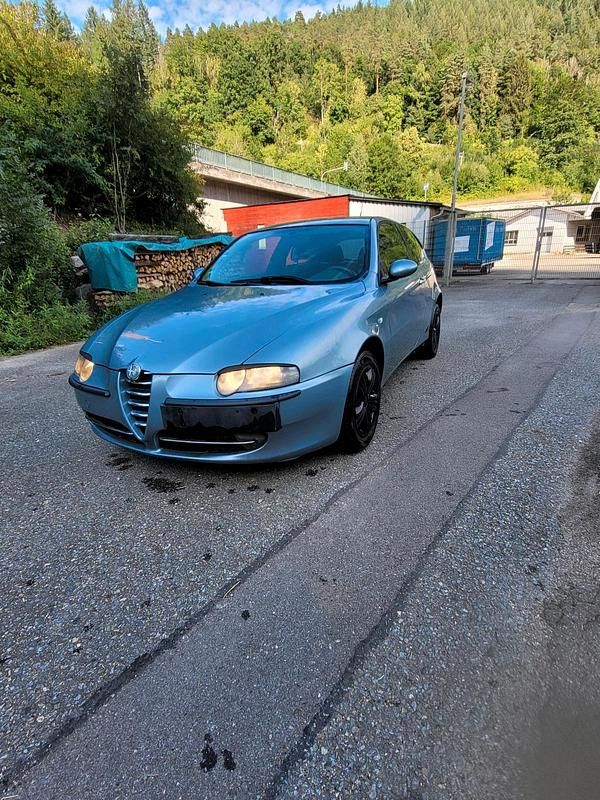 Blau Gebraucht 2004 Alfa Romeo 147 Kleinwagen | 1.390 € (Fairer Preis) - Bild 1/4