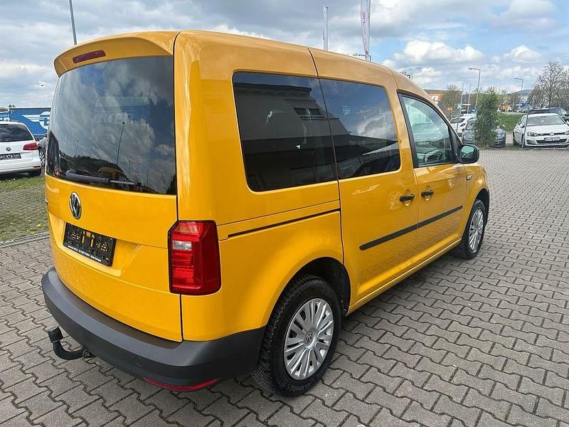 Gebraucht VW Caddy Trendline 102 PS (75 kW) 2019 Gelb Van / Kleinbus