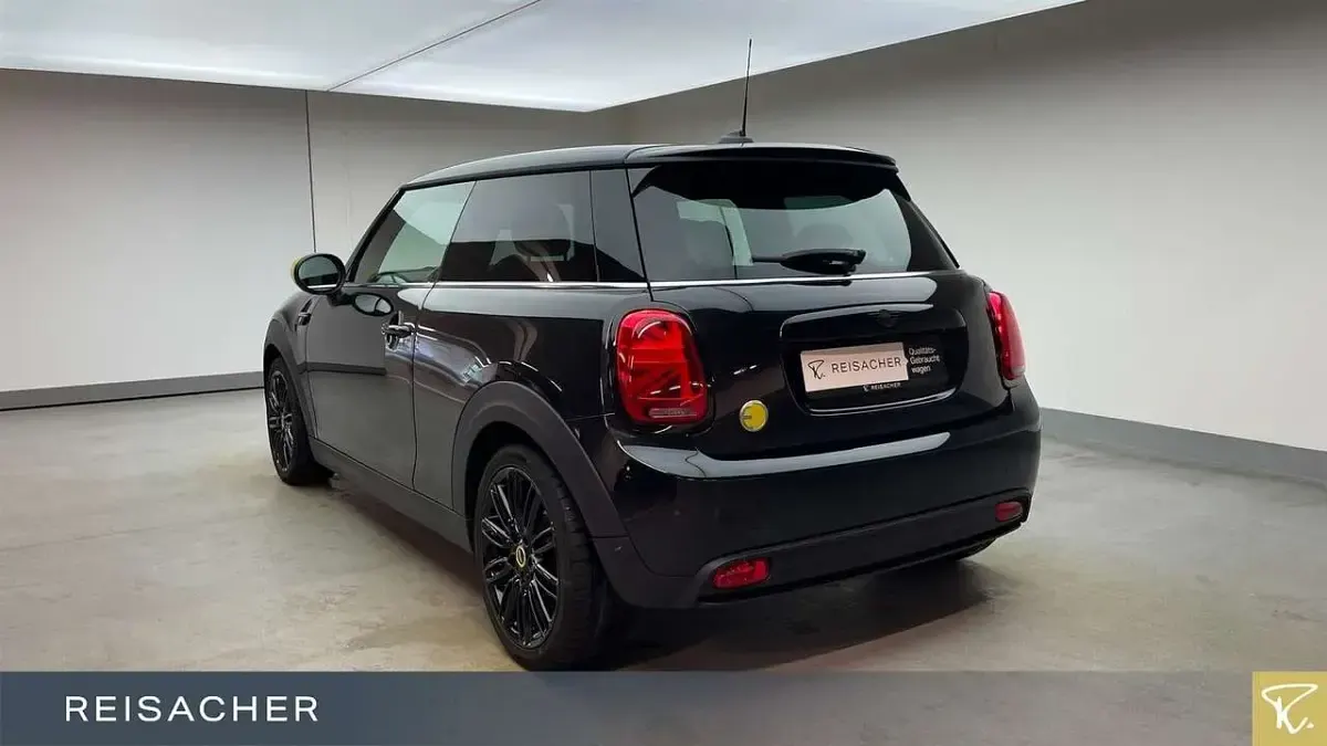 Gebraucht Mini Cooper SE 135 kW (184 PS) 2023 Schwarz Kleinwagen