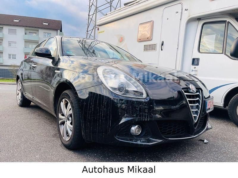 Schwarz Gebraucht 2013 Alfa Romeo Giulietta Turismo Limousine | 6.999 € (Guter Preis) - Bild 1/4