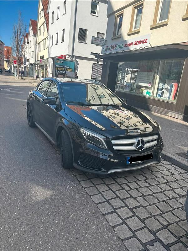 Gebraucht Mercedes GLA200 AMG line 156 PS (114 kW) 2015 Schwarz SUV