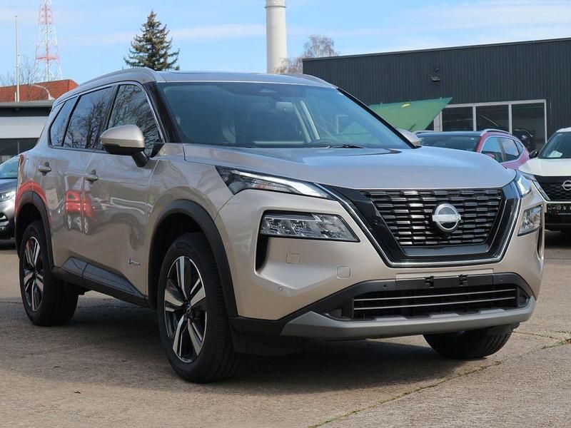 Neu Nissan X-Trail N-Connecta 163 PS (119 kW) 2025 Champagne silver SUV