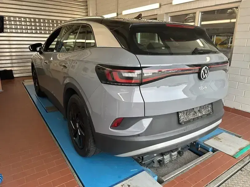 Gebraucht VW ID.4 Pro Performance 150 kW (204 PS) 2021 Mondsteingrau SUV
