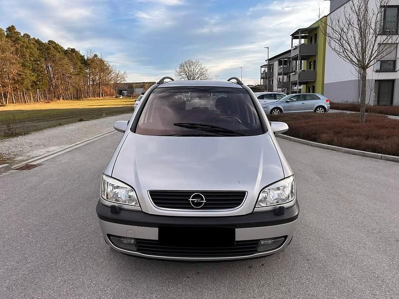 Gebraucht Opel Zafira Elegance 147 PS (108 kW) 2001 Silber Van / Kleinbus