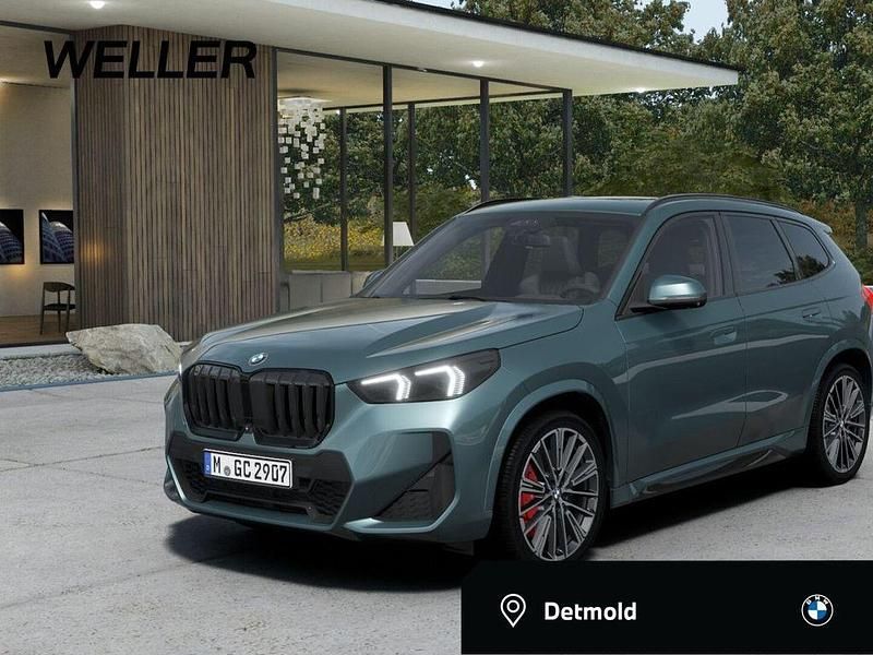 Cape york grün (grün) Neu 2025 BMW X1 Comfort Edition SUV | 61.990 € (Etwas zu teuer) - Bild 1/4