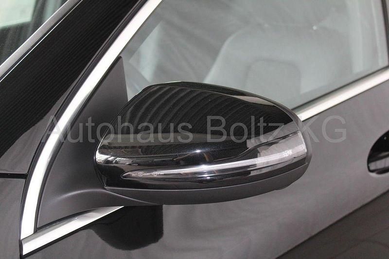 Gebraucht Mercedes GLA200 Progressive 163 PS (119 kW) 2020 Kosmosschwarz (metallic) SUV