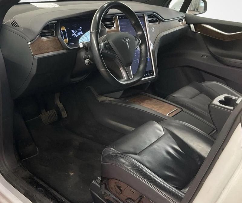 Second-hand Tesla Model X 386 kW (525 CP) 2016 Alb SUV