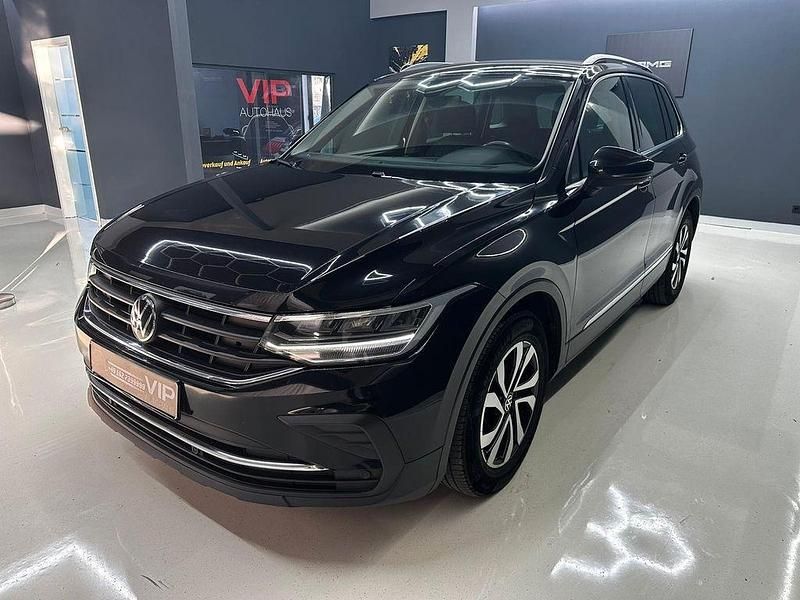 Gebraucht VW Tiguan Active 150 PS (110 kW) 2022 Schwarz SUV