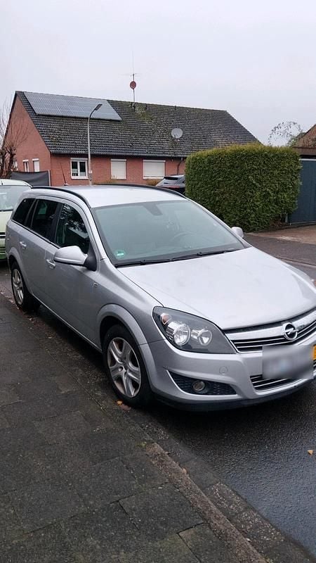 Gebraucht Opel Astra 125 PS (91 kW) 2010 Silber Kombi