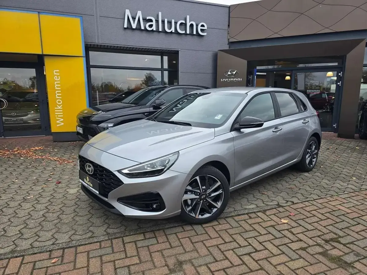 Neu Hyundai i30 Advantage 140 PS (102 kW) 2025 Grau Limousine