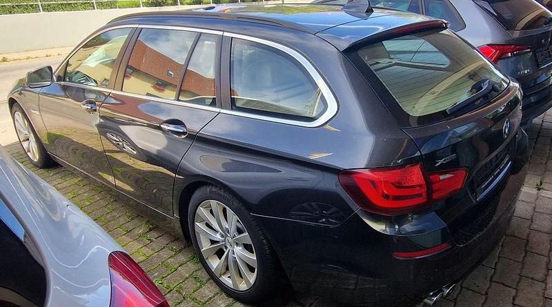 Gebraucht BMW 530 258 PS (189 kW) 2013 Grau Kombi