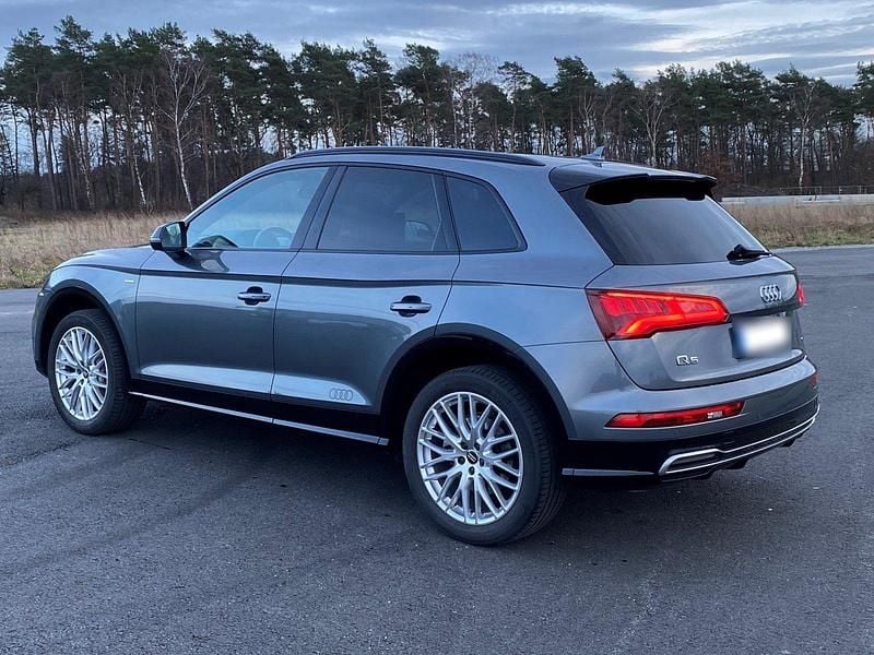Gebraucht Audi Q5 S-Line 231 PS (169 kW) 2019 Grau SUV