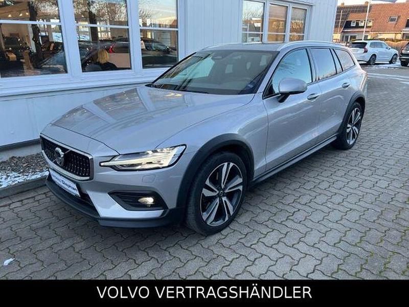 Gebraucht Volvo V60 CC Plus 197 PS (144 kW) 2022 Silber Kombi