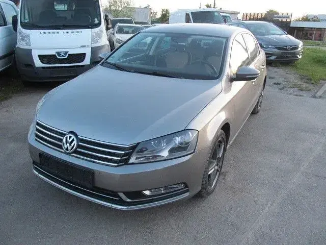 Gebraucht VW Passat 140 PS (102 kW) 2012 Grau Limousine