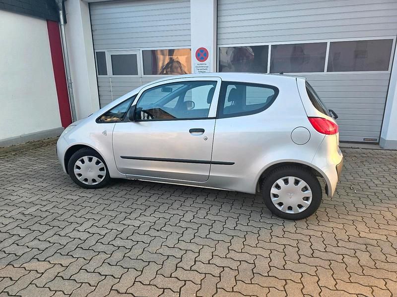 Gebraucht Mitsubishi Colt Inform 75 PS (55 kW) 2005 Grau Kleinwagen
