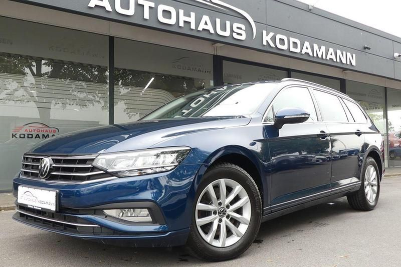 Blau Gebraucht 2023 VW Passat Business Kombi | 21.950 € (Fairer Preis) - Bild 1/4